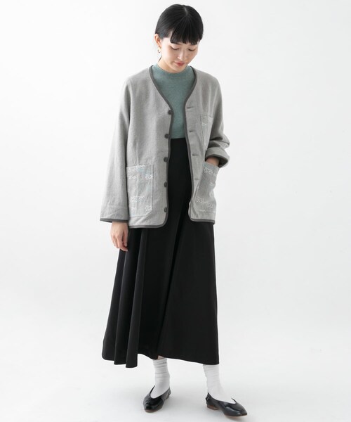 URBAN RESEARCH（アーバンリサーチ）の「WORK NOT WORK　ウールエンブロイダリーバーナージャケット（ノーカラージャケット・レディース・GRAY/D.BROWN・1/2）」の7枚目の写真