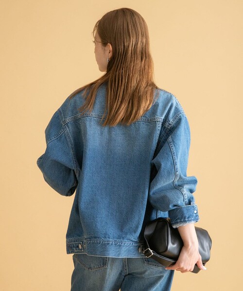 URBAN RESEARCH Sonny Label（アーバンリサーチサニーレーベル）の「ノーカラーオーバーサイズGジャン（デニムジャケット・レディース・インディゴ/グレー・FREE）」の19枚目の写真