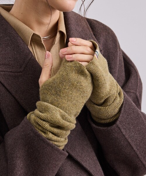 ADAM ET ROPE'（アダムエロペ）の「【J'aDoRe・店舗限定】【extreme cashmere（エクストリーム・カシミア）】ballet（手袋・レディース・グレー/カーキ系・F）」の9枚目の写真