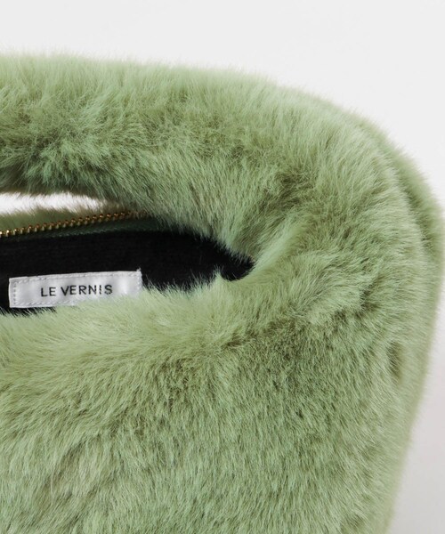URBAN RESEARCH ROSSO（アーバンリサーチロッソ）の「LE VERNIS　Fake fur micro bag（ハンドバッグ・レディース・グリーン/ライトベージュ/パープル/ブラウン・-）」の13枚目の写真