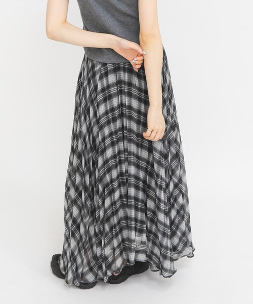KBF(ケイビーエフ)の「サーキュラーチェックプリーツスカート(スカート・レディース・BLACK×IVO/BROWN×BLU/RED×IVORY・One)」の7枚目の写真