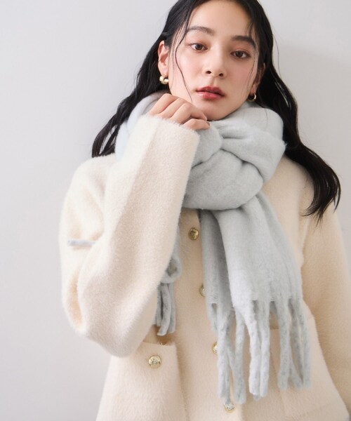 VIS（ビス）の「ふわふわフリンジマフラー/静電気防止（マフラー・レディース・ライトグレー/キナリ/ベージュ/ブルー/レッド/ピンク系・F）」の14枚目の写真