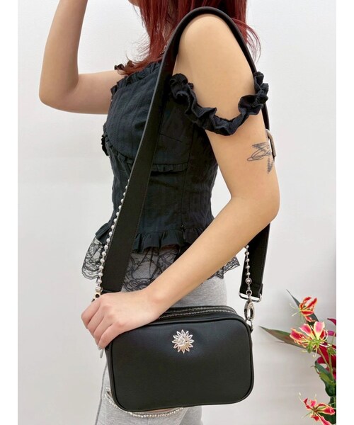 EVRIS（エヴリス）の「ボールチェーンショルダーBAG（ショルダーバッグ・レディース・ホワイト/ブラック/ピンク・F）」の3枚目の写真