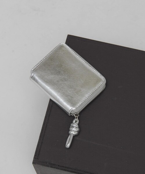 KBF（ケイビーエフ）の「カラビナ付きスリムウォレット（財布・レディース・SILVER/BLACK・One）」の10枚目の写真