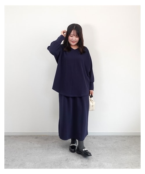 nissen（ニッセン）の「9月25日午前11時販売開始【こまちさんコラボ】キレイ見えリップル素材セットアップ(Vネックドルマンスリーブプルオーバー＋ロング丈ナロースカート）（Tシャツ/カットソー・レディース・グレー/ネイビー・L/LL/3L/4L/5L/6L）」の12枚目の写真