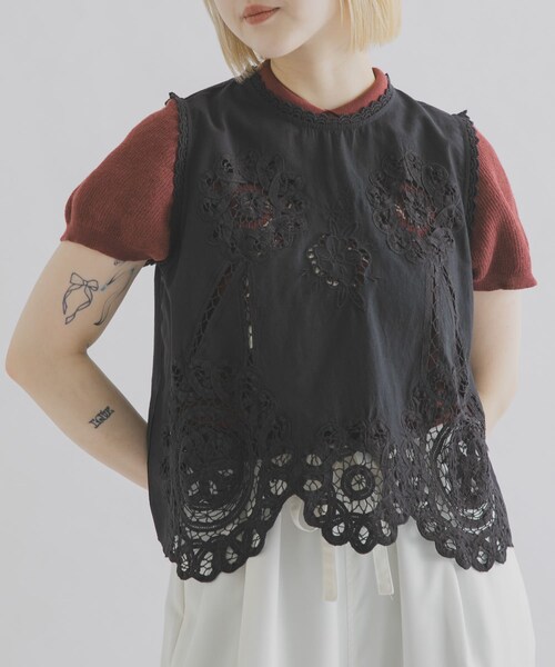 THE GOODLAND MARKET（ザグッドランドマーケット）の「FANAKA　レースノースリーブプルオーバー（シャツ/ブラウス・レディース・WHITE/BLACK・Free）」の11枚目の写真