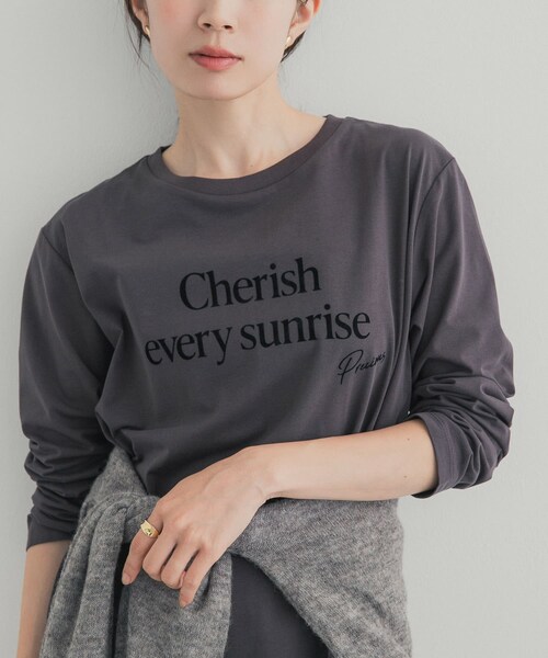 URBAN RESEARCH DOORS（アーバンリサーチドアーズ）の「フロッキーロゴプリントロングTシャツ 26AW（Tシャツ/カットソー・レディース・OFF/CHARCOAL・Free）」の14枚目の写真