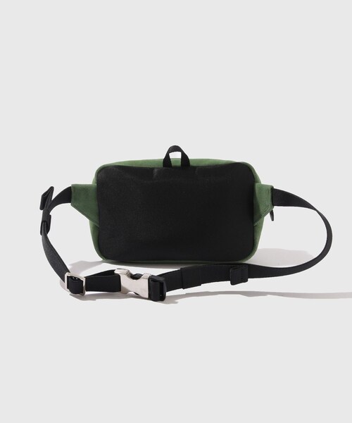 ADAM ET ROPE'（アダムエロペ）の「【URU/ウル】WAIST POUCH B（ボディバッグ/ウエストポーチ・メンズ・グリーン/パープル・F）」の5枚目の写真