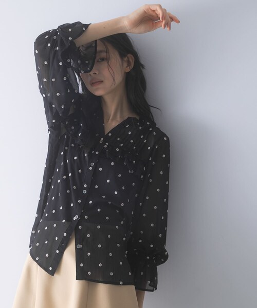 URBAN RESEARCH ROSSO（アーバンリサーチロッソ）の「『WEB限定』フラワー刺繍ピンタックフリルブラウス（シャツ/ブラウス・レディース・BLACK・Free）」の3枚目の写真