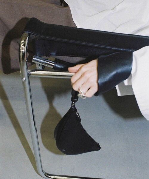 ADAM ET ROPE'(アダムエロペ)の「【PFT】Tori Clutch Bag(クラッチバッグ・レディース・ブラック/ベージュ・F)」の5枚目の写真