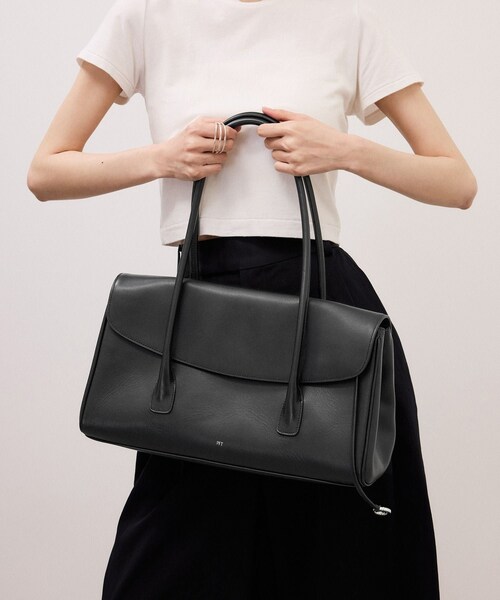 ADAM ET ROPE'（アダムエロペ）の「【PFT】Flap P Tote Bag（トートバッグ・レディース・ブラック/カーキ系・F）」の11枚目の写真