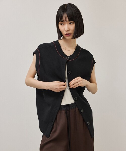 ADAM ET ROPE'(アダムエロペ)の「2WAYニットジレ(ベスト・レディース・ブラック/ダークブラウン/ベージュ・F)」の1枚目の写真