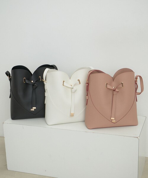 VIS（ビス）の「【A4収納】ハートカットバッグ(ラージサイズ)/追加（ショルダーバッグ・レディース・ブラック/キナリ/ピンク・F）」の16枚目の写真