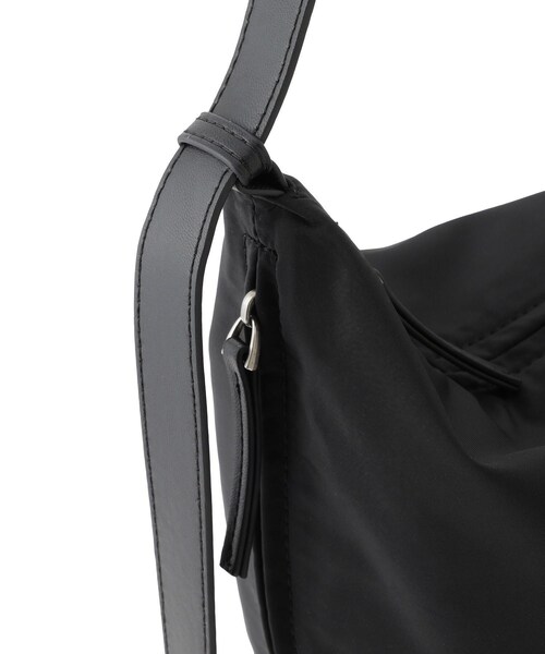 ADAM ET ROPE'(アダムエロペ)の「【WEB限定】マルチWAY撥水ボンサック(ショルダーバッグ・レディース・ブラック・F)」の19枚目の写真