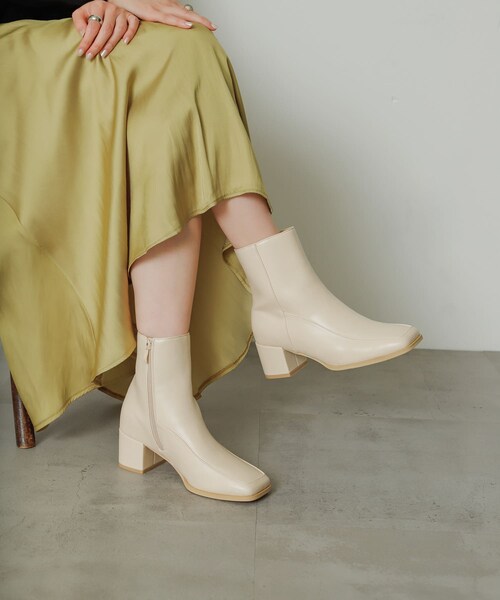 SENSE OF PLACE by URBAN RESEARCH(センスオブプレイスバイアーバンリサーチ)の「ワイドスクエアショートブーツ(ブーツ・レディース・BLACK/IVORY/BEIGE・S/M/L)」の1枚目の写真