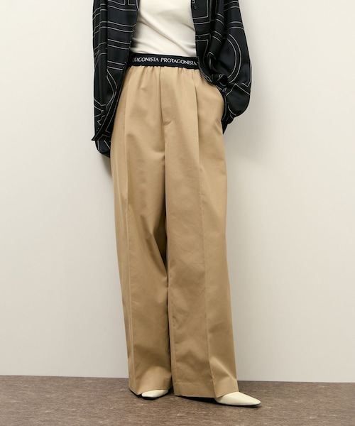 ADAM ET ROPE'(アダムエロペ)の「【PROTAGONISTA for ADAM ET ROPE'】別注 撥水 Chino Pants(チノパンツ・レディース・ベージュ・0/1)」の1枚目の写真