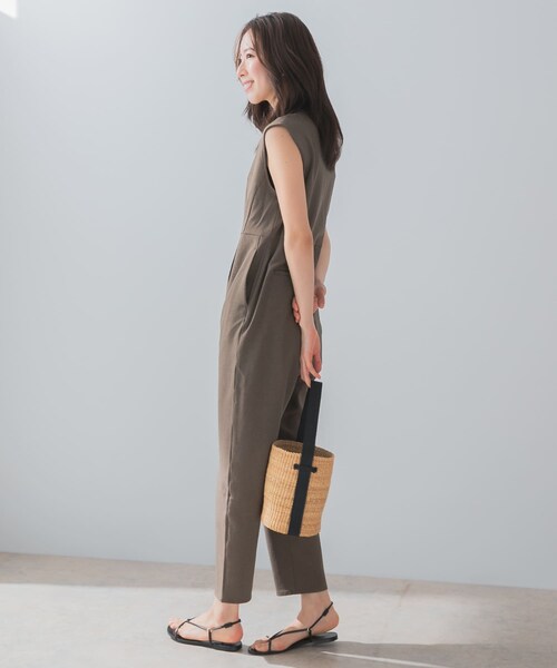 URBAN RESEARCH ROSSO(アーバンリサーチロッソ)の「『UR TECH DRYLUXE』F by ROSSO オープンカラーオールインワン(サロペット/オーバーオール・レディース・BLACK/BEIGE/MOCHA・34/36/38)」の21枚目の写真