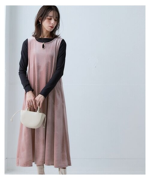 nissen（ニッセン）の「ふわふわベロアキーネックロング丈ワンピース＜大きいサイズ有＞（ワンピース・レディース・ベージュ/ブルーグレー/ディープグリーン/ライトピンク・S/M/L/LL/3L）」の20枚目の写真