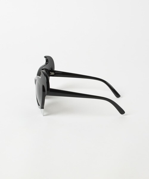 KBF（ケイビーエフ）の「コウモリサングラス∴（メガネ・レディース・ゴールドデミ/ブラック/レッド・-）」の6枚目の写真