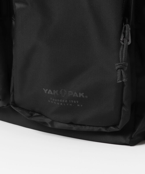 URBAN RESEARCH DOORS（アーバンリサーチドアーズ）の「『別注』YAKPAK×DOORS　マルチポケットデイパック（バックパック/リュック・メンズ・BLACK/CHARCOAL・-）」の13枚目の写真