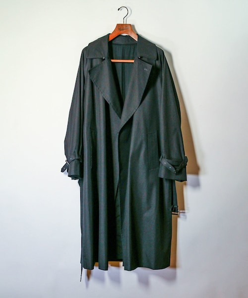 ADAM ET ROPE'（アダムエロペ）の「【blurhms】Gabardine Double Belt Trench Coat（トレンチコート・メンズ・ブラック/ベージュ・2/3）」の2枚目の写真