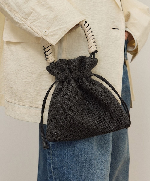 ADAM ET ROPE'（アダムエロペ）の「ブレイドハンドル巾着バッグ（ショルダーバッグ・レディース・ブラック/ホワイト・F）」の8枚目の写真