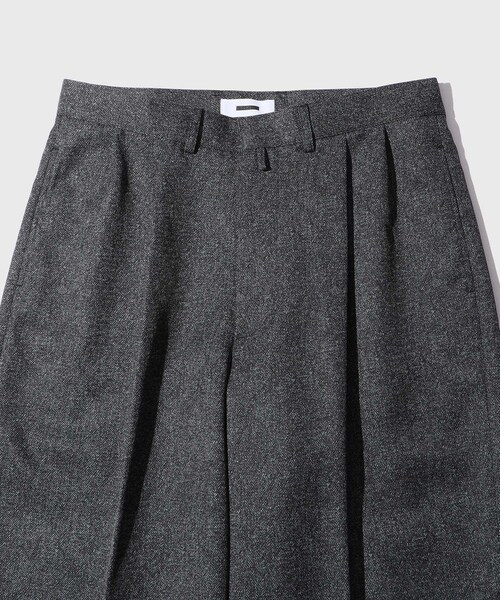 ADAM ET ROPE'（アダムエロペ）の「【REVERBERATE/リバーバレイト】TACKED TROUSERS（スラックス・メンズ・ブラック/ダークブラウン・1/2）」の6枚目の写真