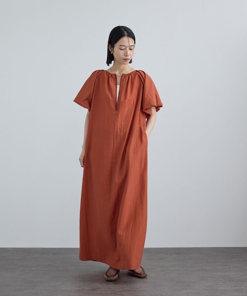 ADAM ET ROPE'（アダムエロペ）の「【WEB限定】2WAYリネンブレンドエンブロイダリーワンピース（ワンピース・レディース・ブラック/カーキ/レッド系・F）」の16枚目の写真