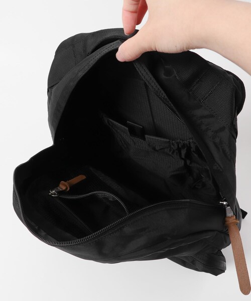 URBAN RESEARCH（アーバンリサーチ）の「GREGORY　キャンパスデイM（バックパック/リュック・メンズ・BLACK・-）」の8枚目の写真