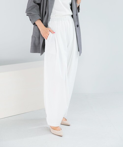 URBAN RESEARCH ROSSO（アーバンリサーチロッソ）の「ELENDEEK　EASY TUCK COCOON PANTS（その他パンツ・レディース・O.WHT/BLK/MNT/BRN・1/2）」の6枚目の写真