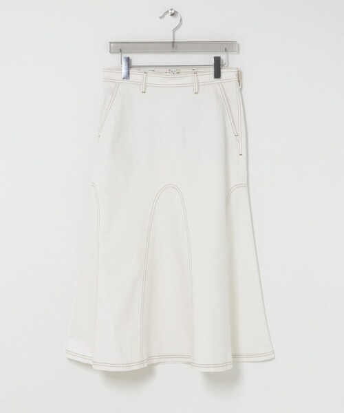 URBAN RESEARCH(アーバンリサーチ)の「MUNTHE BRAYLIN(デニムスカート・レディース・IVORY・36/38)」の2枚目の写真