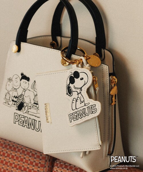 ROPE'(ロペ)の「【WEB限定/一部店舗限定】【E'POR×PEANUTS】別注 ポーチ付き ART CHARM(チャーム・レディース・ブラック/オフホワイト/レッド・F)」の3枚目の写真