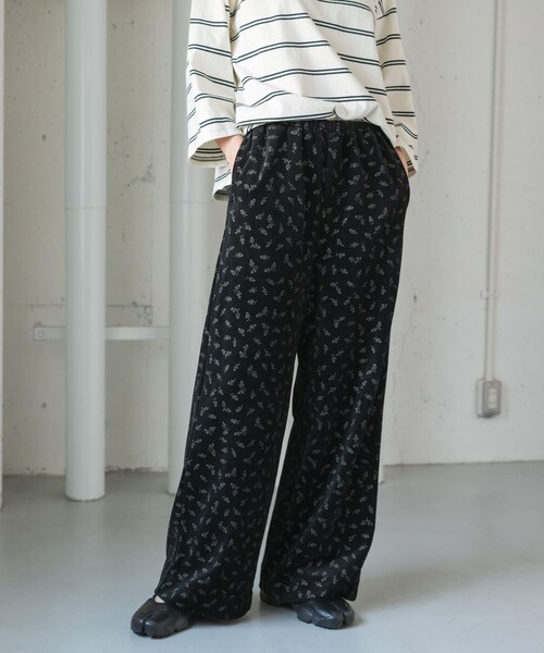 URBAN RESEARCH DOORS(アーバンリサーチドアーズ)の「FORK&SPOON ベロアプリントイージーパンツ(その他パンツ・レディース・BLACK/DARKGREEN・1/2)」の8枚目の写真