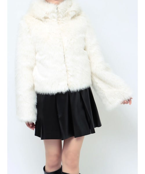 ホワイト ダウンジャケット フード付き　カルナムール CALNAMUR（カルナムール）の「フード2WAYファーコート（ダウン