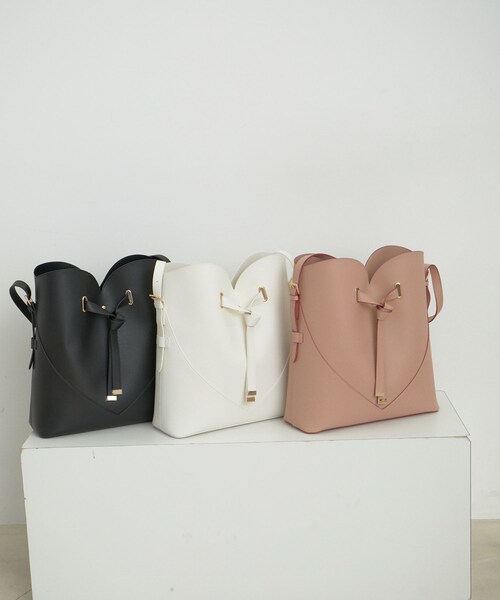 VIS（ビス）の「【A4収納】ハートカットバッグ(ラージサイズ)/追加（ショルダーバッグ・レディース・ブラック/キナリ/ピンク・F）」の18枚目の写真