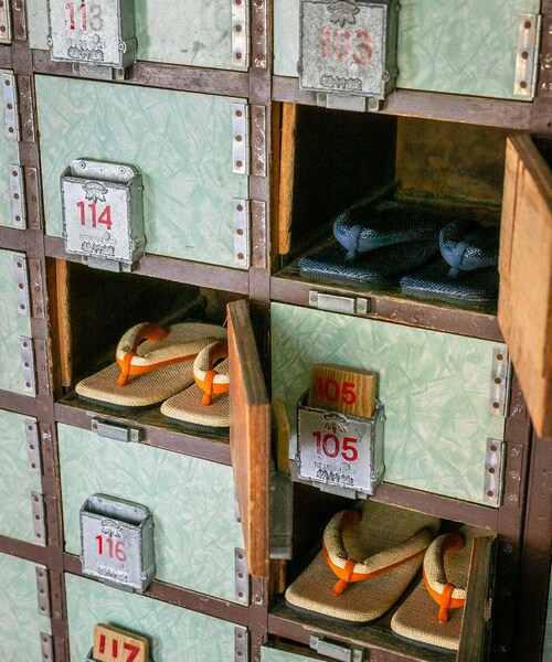 URBAN RESEARCH(アーバンリサーチ)の「SENTO-GRASHI 「ゆ」geta(サンダル・メンズ・NV/BG・小/大)」の4枚目の写真