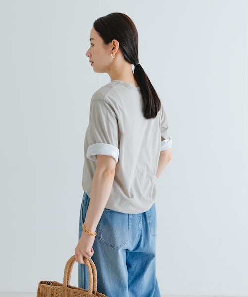 URBAN RESEARCH(アーバンリサーチ)の「リバーシブルTシャツ(Tシャツ/カットソー・レディース・RED×BEIGE/KHAKI×WHT/BLACK×OFF・FREE)」の19枚目の写真