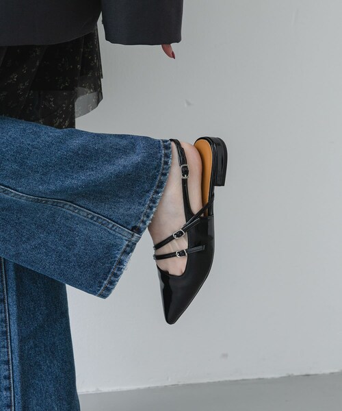 SENSE OF PLACE by URBAN RESEARCH（センスオブプレイスバイアーバンリサーチ）の「『軽量/消臭/抗菌』ベルトデザインミュール（パンプス・レディース・SILVER/BLACK・S/M/L）」の4枚目の写真