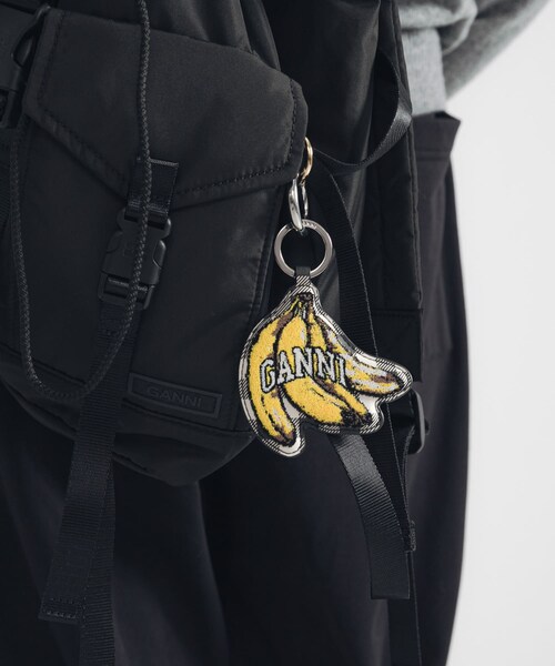 URBAN RESEARCH(アーバンリサーチ)の「GANNI Banana Keyring Velvet(チャーム・レディース・Black・-)」の3枚目の写真