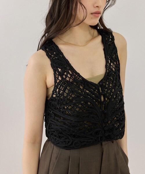 ADAM ET ROPE'（アダムエロペ）の「コードレースタンクジレ（ベスト・レディース・ブラック/キナリ・F）」の12枚目の写真