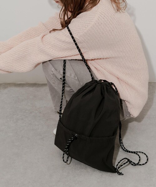 SMELLY（スメリー）の「ドロストポケットナップサック（バックパック/リュック・レディース・BLK/GRY・-）」の3枚目の写真