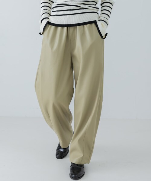 URBAN RESEARCH(アーバンリサーチ)の「レザーライクコクーンパンツ(その他パンツ・レディース・BLACK/BEIGE・FREE)」の16枚目の写真
