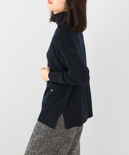 URBAN RESEARCH ROSSO（アーバンリサーチロッソ）の「F by ROSSO　ウォッシャブル抗ピルタートルニット（ニット/セーター・レディース・BEIGE/YELLOW/RED/NAVY・Free）」の17枚目の写真