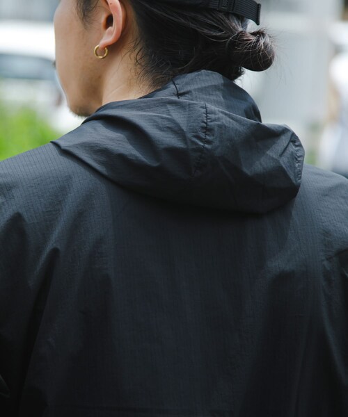 URBAN RESEARCH（アーバンリサーチ）の「Afterglow　15D CORDURA EDC HOODIE（パーカー・メンズ・CHARCOAL/BLACK・L/XL）」の8枚目の写真