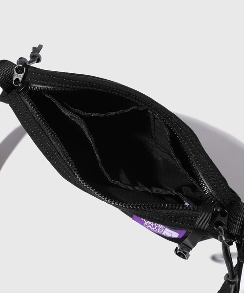 ADAM ET ROPE'(アダムエロペ)の「【THE NORTH FACE Purple Label】Field Small Shoulder Bag(ショルダーバッグ・メンズ・ブラック/チャコール/カーキ・F)」の10枚目の写真