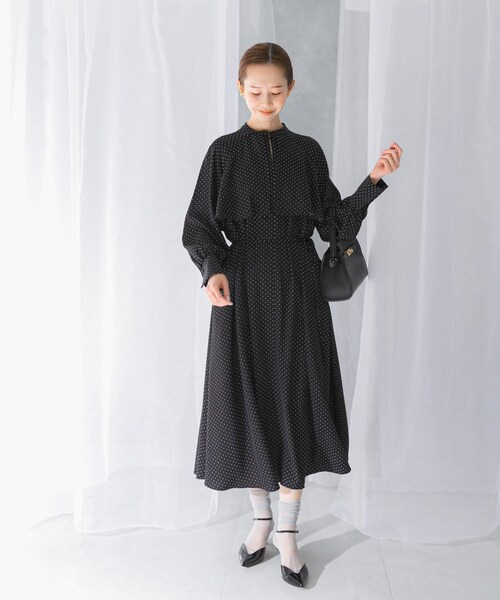 URBAN RESEARCH ROSSO（アーバンリサーチロッソ）の「『WEB限定』ドットプリントケープワンピース（ワンピース・レディース・NAVY/BLACK・FREE）」の18枚目の写真