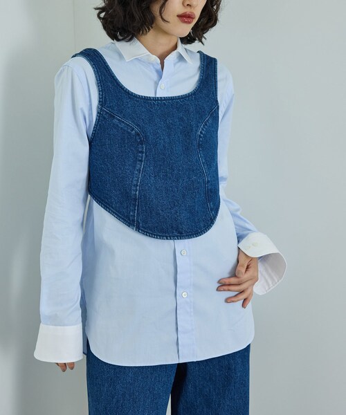 ADAM ET ROPE'（アダムエロペ）の「nagisax7xAER　CROPPED　DENIM　TOP（ベスト・レディース・ブルー系・F）」の13枚目の写真