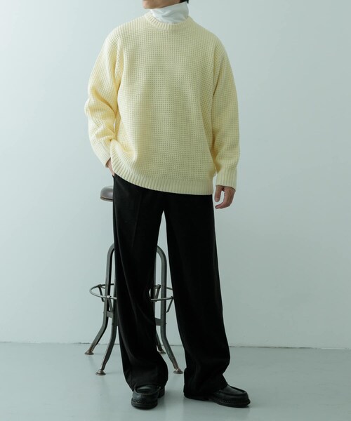 ITEMS URBANRESEARCH（アイテムズ アーバンリサーチ）の「ワッフル編み クルーネックニット（ニット/セーター・メンズ・OLV/OFF/BLK/CHA/MOC・S/M/L）」の11枚目の写真