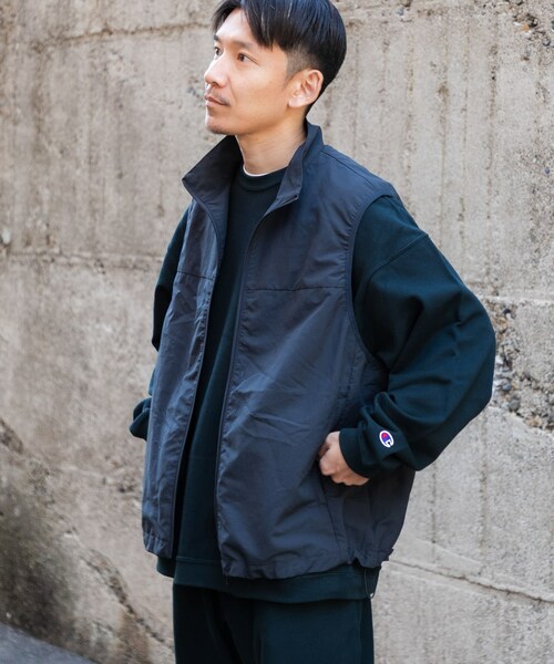 URBAN RESEARCH(アーバンリサーチ)の「Wide Dad NYLON DAD VEST(ベスト・メンズ・D.NAVY・1/2)」の6枚目の写真