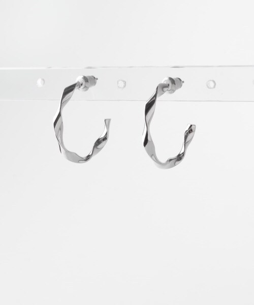 URBAN RESEARCH DOORS(アーバンリサーチドアーズ)の「ツイストフープピアス(ピアス(両耳用)・レディース・GOLD/SILVER・one)」の4枚目の写真